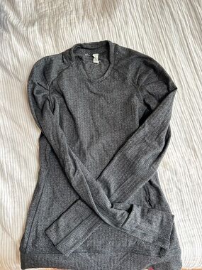 lululemon athletica charcoal gray long sleeve top